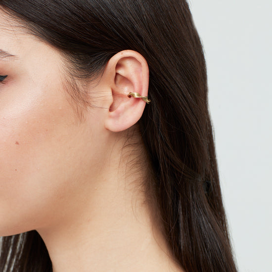 Line Stick Mineli Ear Cuff